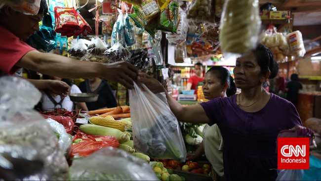 Harga barang kebutuhan pokok sepekan belakangan ini cenderung turun. Salah satunya cabai merah keriting yang turun dari Rp33.150 menjadi Rp31.300 per kg.