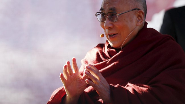 Dalai Lama mengatakan dua per tiga gletser di pegunungan Tibet kemungkinan akan musnah pada 2050 mendatang akibat perubahan iklim.