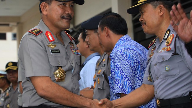 Dua nama anggota Polri aktif dan satu nama purnawirawan Polri diajukan untuk menjadi pimpinan Komisi Pemberantasan Korupsi.