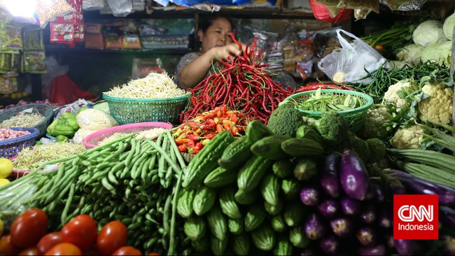 Harga sejumlah bahan pokok seperti bawang merah, daging, gula pasir kompak menanjak pada awal pekan ini. Berikut rincian kenaikannya.