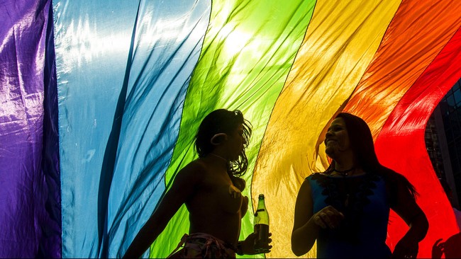 JK mengatakan persoalan LGBT tidak perlu dibesar-besarkan selama itu tidak menjadi aksi massa untuk mengajak bergabung ke dalam komunitas tersebut.
