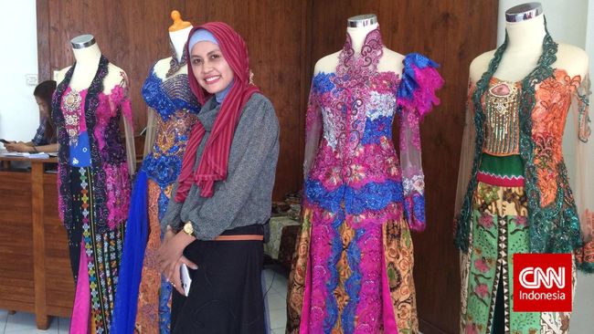 Mendapatkan keistimewaan terpilih sebagai perancang pakaian resepsi untuk pernikahan Gibran dan Selvi, Hanif Aisyah Nanjaya menerima tantangan berat.