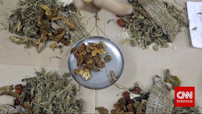 Peneliti Fakultas Farmasi Universitas Ahmad Dahlan Yogyakarta mengimbau masyarakat agar menggunakan bahan herbal dalam dosis yang wajar.