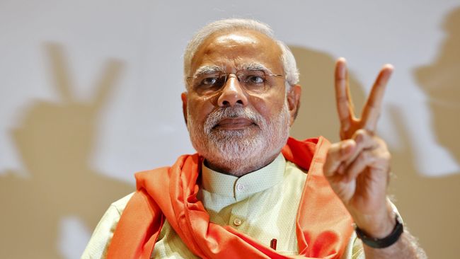 Jaket Nehru in lagi berkat PM India Narendra Modi. Modelnya mirip pakaian tradisional India achkan atau sherwani.