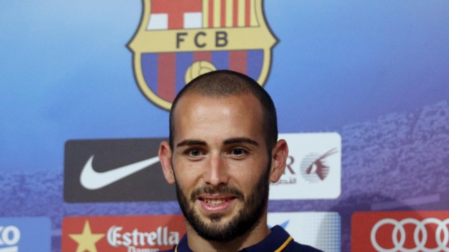 Barcelona tidak bisa menggunakan jasa Aleix Vidal hingga Januari 2016. Bukan karena mantan pemain Sevilla itu cedera, tapi karena sanksi FIFA.