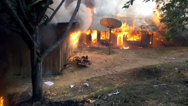 KKB Bakar Sekolah-Puskesmas, Polisi Duga Posko Aparat