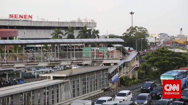 Berbagai kuliner mulai dari makanan berat sampai aneka jajanan lawas tersedia di pasar Senen. Kuliner apa yang paling Anda ingat?