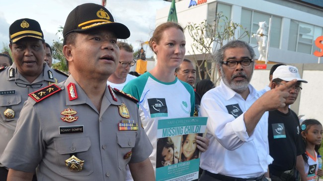 Angeline yang hilang ternyata ditemukan terkubur di halaman rumahnya sendiri. Pembantu keluarganya ditetapkan sebagai tersangka. Tapi penyelidikan belum usai.