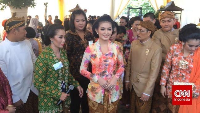 Kekhidmatan dan Candaan Warnai Prosesi Siraman Gibran-Selvi