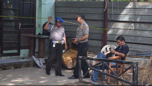 Ditemukannya Angeline oleh Polda Bali tak membuat tugas polisi berhenti. Sebab, bocah cantik tak berdosa itu ditemukan dalam keadaan tak bernyawa.