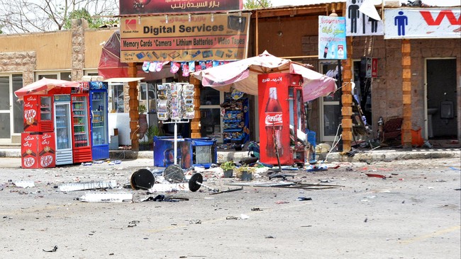 Seorang pelaku bunuh diri meledakkan dirinya di tempat parkir situs Karnak di kota Luxor, Mesir, menandai eskalasi penyerangan di lokasi-lokasi wisata.