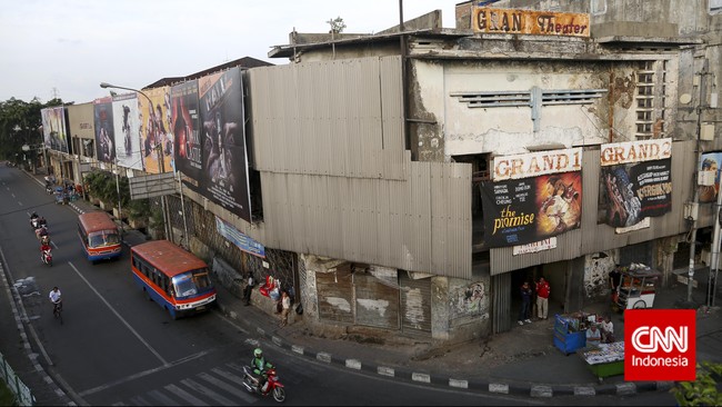 Bioskop rakyat akan dibangun di sejumlah pasar di Jakarta dengan tarif Rp20 ribu untuk umum dan Rp15 ribu untuk Pasukan Oranye.