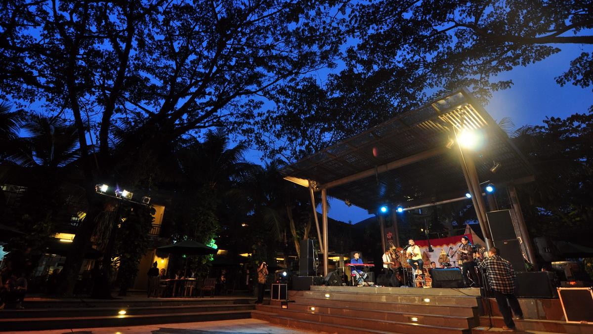 Musik Klasik Mengalun di Taman Asri Bandung