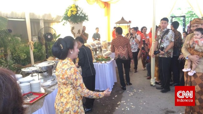 Kemeriahan Prosesi Sadean Dawet di Rumah Calon Besan Jokowi
