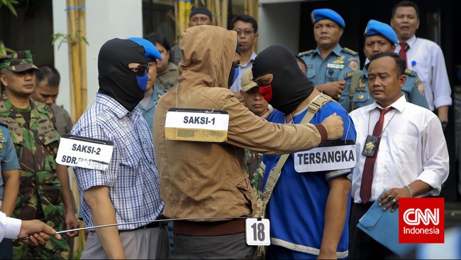 Saksi menyebut Jopi dikeroyok saat berada di luar kafe sebelum dia ditikam hingga tewas.