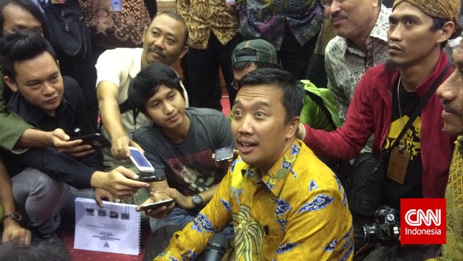 Menpora Imam Nahrawi kepada anggota Komisi X DPR RI menyatakan biaya operasional Tim Sembilan mencapai Rp768,7 juta, sedangkan Tim Transisi Rp131,5 juta.