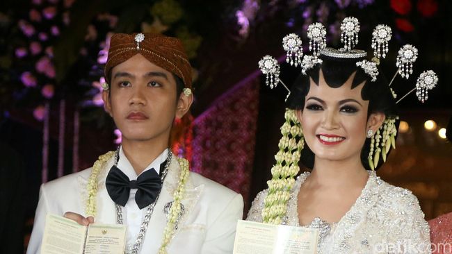 Putra pertama Presiden RI Joko Widodo, Gibran Rakabuming Raka resmi menjadi suami dari seorang putri Solo, Selvi Ananda Putri, pada Kamis (11/6).