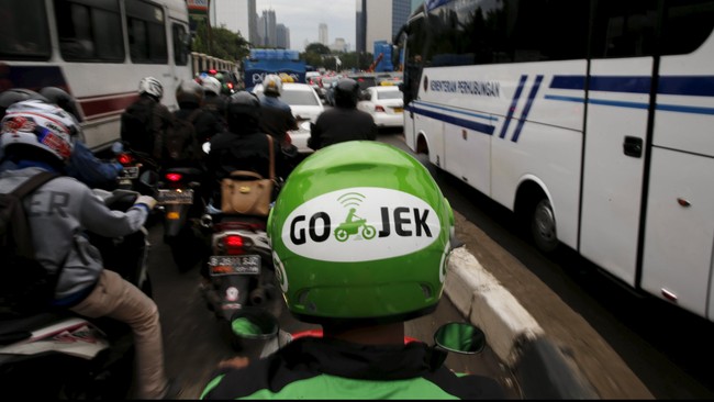 Gubernur DKI Jakarta Basuki Tjahaja Purnama berjanji tak akan hilangkan keberadaan ojek jika moda transportasi umum di Jakarta sudah baik di masa mendatang.