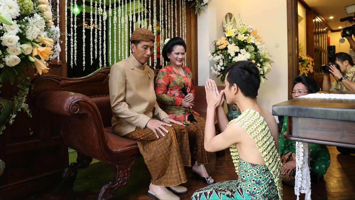 Kekhidmatan dan Candaan Warnai Prosesi Siraman Gibran-Selvi