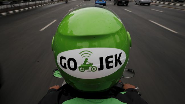 Menkominfo Nilai Perlu Siapkan Aturan untuk Gojek dan Uber Menkominfo Rudiantara menilai seharusnya ada regulasi yang bisa mengatur soal pemanfaatan teknologi untuk menggelar layanan transportasi seperti Gojek dan Uber.