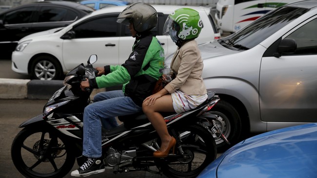 Hingga kini terbukti belum ada undang-undang yang mengatur moda transportasi roda dua sebagai alat transportasi massal di Indonesia.
