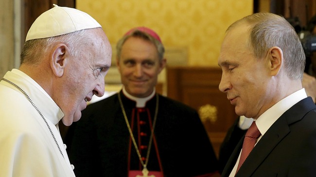 Pertemuan Paus Fransiskus dengan Presiden Rusia Vladimir Putin di Vatikan pada Rabu (10/6) diwarnai dengan keterlambatan Putin hingga satu jam.