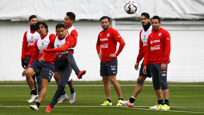 Ivan Zamorano bercerita bahwa warga negara Chile sangat antusias menyambut Copa America tahun ini karena berharap tim nasional mereka bisa jadi juara.