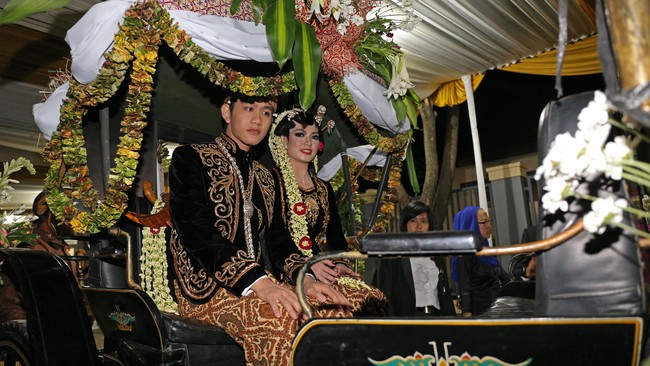 Cucu pertama Presiden Jokowi lahir di RS PKU Muhamadiyah Surakarta, namun hingga kini belum ada bocoran nama putra Gibran Rakabuming dan Selvi Ananda.