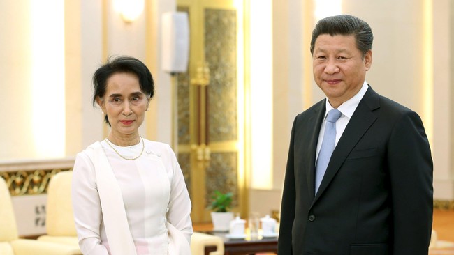 Aung San Suu Kyi bertemu dengan Presiden China Xi Jinping di Beijing, di tengah hubungan Myanmar-China yang memburuk.