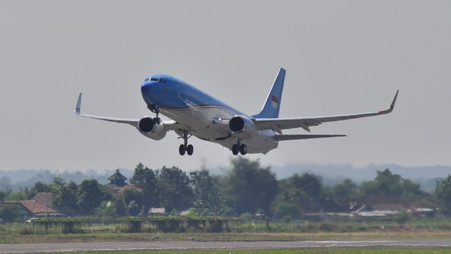 Istana mengklaim pesawat Boeing 777-300 ER milik Garuda Indonesia yang disewa Jokowi bisa menghemat anggaran dan memangkas perjalanan ke AS.