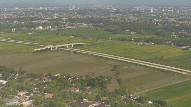 DPRD Jawa Tengah melalui rapat paripurna memutuskan menolak rencana pembangunan Tol Bawen-Yogya karena rawan bencana.