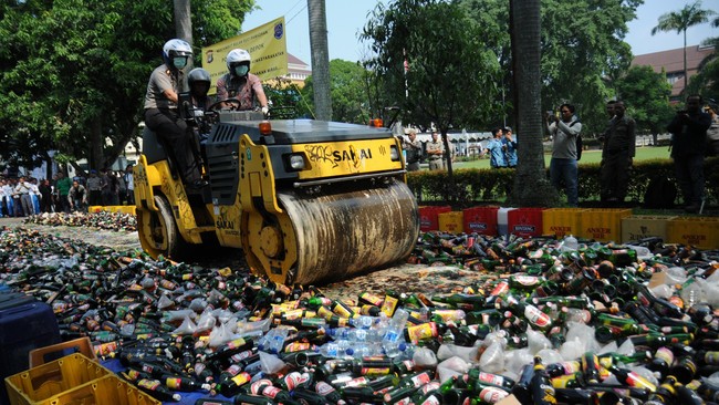 Karopenmas Polri menyatakan kepolisian tak bisa memberi tanggapan dan komentar terkait pembahasan RUU larangan minuman beralkohol yang dibahas DPR.
