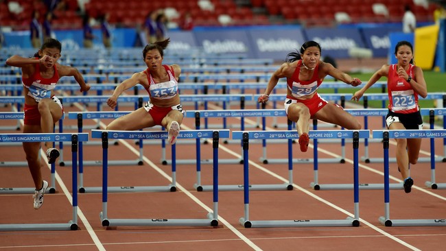Kontingen Thailand menyalip tuan rumah SEA Games 2015, Singapura, dalam perolehan medali emas. Kini, Thailand berada di peringkat puncak di disusul Singapura.