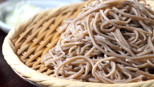 Beragam cara dilakukan menyambut tahun baru di berbagai belahan dunia, termasuk menikmati kuliner unik.