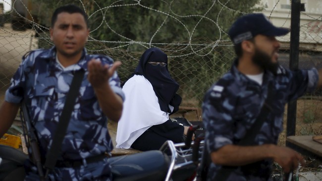 Pemerintah Mesir membuka pos perbatasan Rafah yang menghubungkan negara itu dengan Gaza selama tiga hari yang merupakan tanda perbaikan hubungan. 