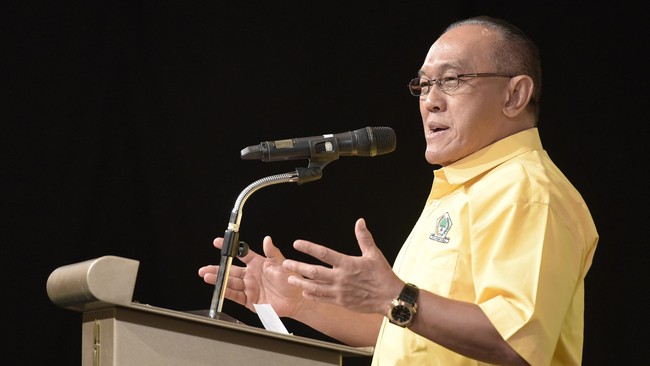 Ketua Umum Golkar hasil Munas Bali itu menyebut pilkada hanyalah event politik yang penting untuk para calon kepala daerah.