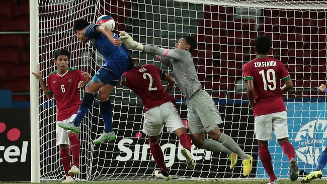 Pemain timnas Thailand U-23 berhasil membungkam sementara para pemain Indonesia dengan keunggulan 2-0 di babak pertama semifinal SEA Games 2015 di Singapura.