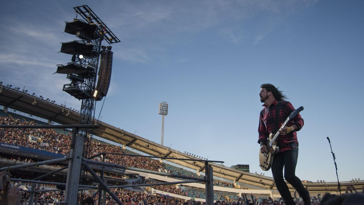 Foo Fighters Rocking The Foo Fighters Akhirnya Merespon Aksi Rockin'1000