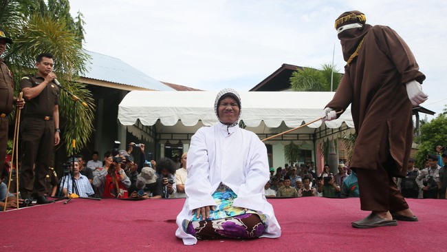 Seorang PSK terancam hukuman cambuk di Malaysia setelah mengaku bersalah atas tudingan mempersiapkan layanan seksual di sebuah hotel di Terengganu.