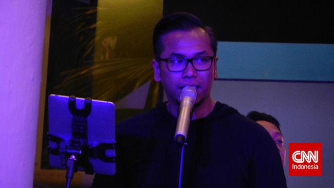 Sammy Simorangkir menghadirkan nostalgia kepada para penggemar Kerispatih di atas panggung Pestapora 2022, Minggu malam.