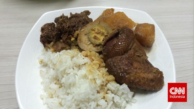 Kitchen by GrabFood menghadiran menu daerah ke Jakarta yang bisa dipesan lewat aplikasi Grab, mulai dari gudeg Yu Djum hingga ayang penyet Makassar.