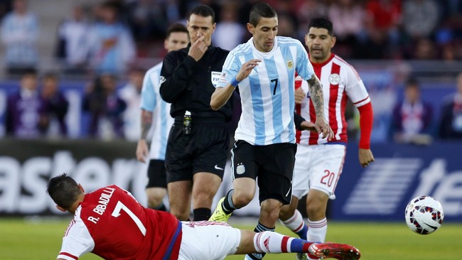 Messi dan Di Maria diklaim menertawai arahan yang diberikan Martino di ruang ganti timnas Argentina saat jeda babak pertama melawan Paraguay.