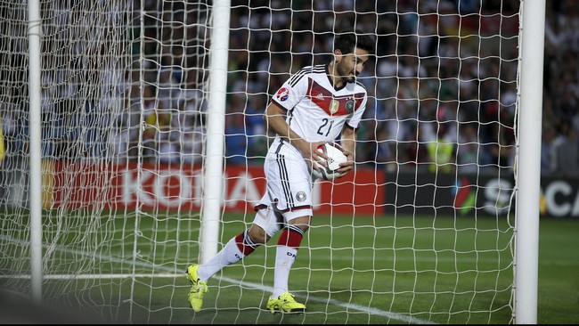 Jerman jadi pemuncak klasemen grup D kualifikasi Piala Eropa 2016 setelah menundukan Polandia dengan skor 3-1.