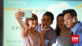 Ponsel Selfie Jadi Tulang Punggung Sony