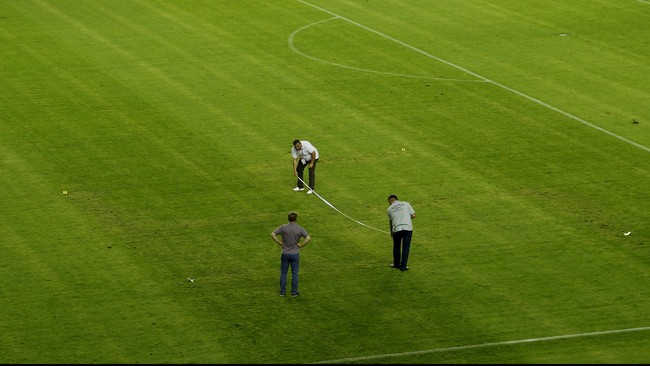 Presiden Kroasia berang dan memerintahkan hukuman keras terhadap pembuat logo swastika di lapangan tempat laga antara timnas Kroasia dan Italia, Sabtu (13/6).
