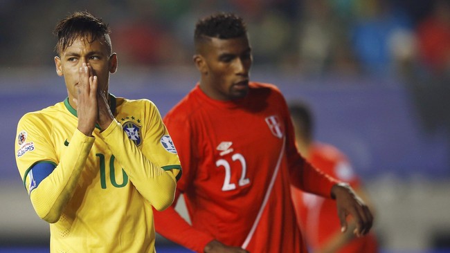 Carlos Dunga mencadangkan Neymar saat melawan Kosta Rika. Dunga baru memasukkan Neymar pada menit ke-82 menggantikan posisi Douglas Costa.