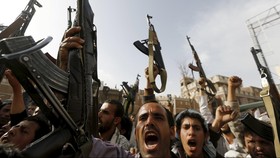 Pemberontak Houthi Bebaskan Sandera AS dan Inggris