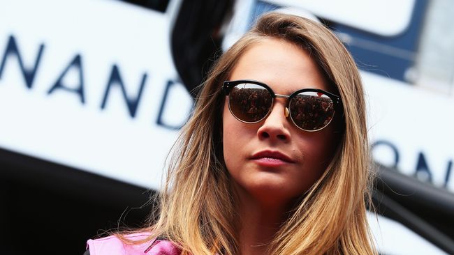 Para pembawa acara itu meminta Delevingne untuk tidur siang saja, setelah sang model dan aktris itu menjawab seenaknya sembari menarik nafas panjang.