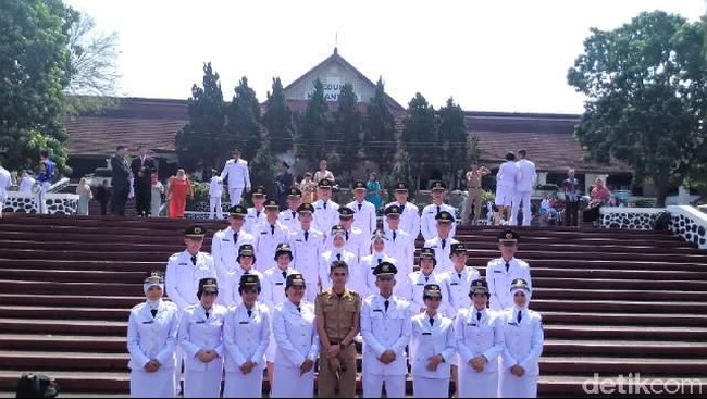 Menurut Tjahjo Kumolo, jika terjadi kekerasan di IPDN, solusi yang harus ditempuh adalah mengganti rektor, bukan membubarkan institusinya.