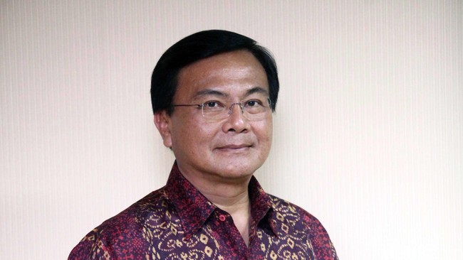 Mantan Deputi Pemberantasan BNN ini mendaftar bersama dua jenderal polisi lainnya yang masih aktif yakni Irjen Syahrul Mama dan Irjen Yotje Mende.